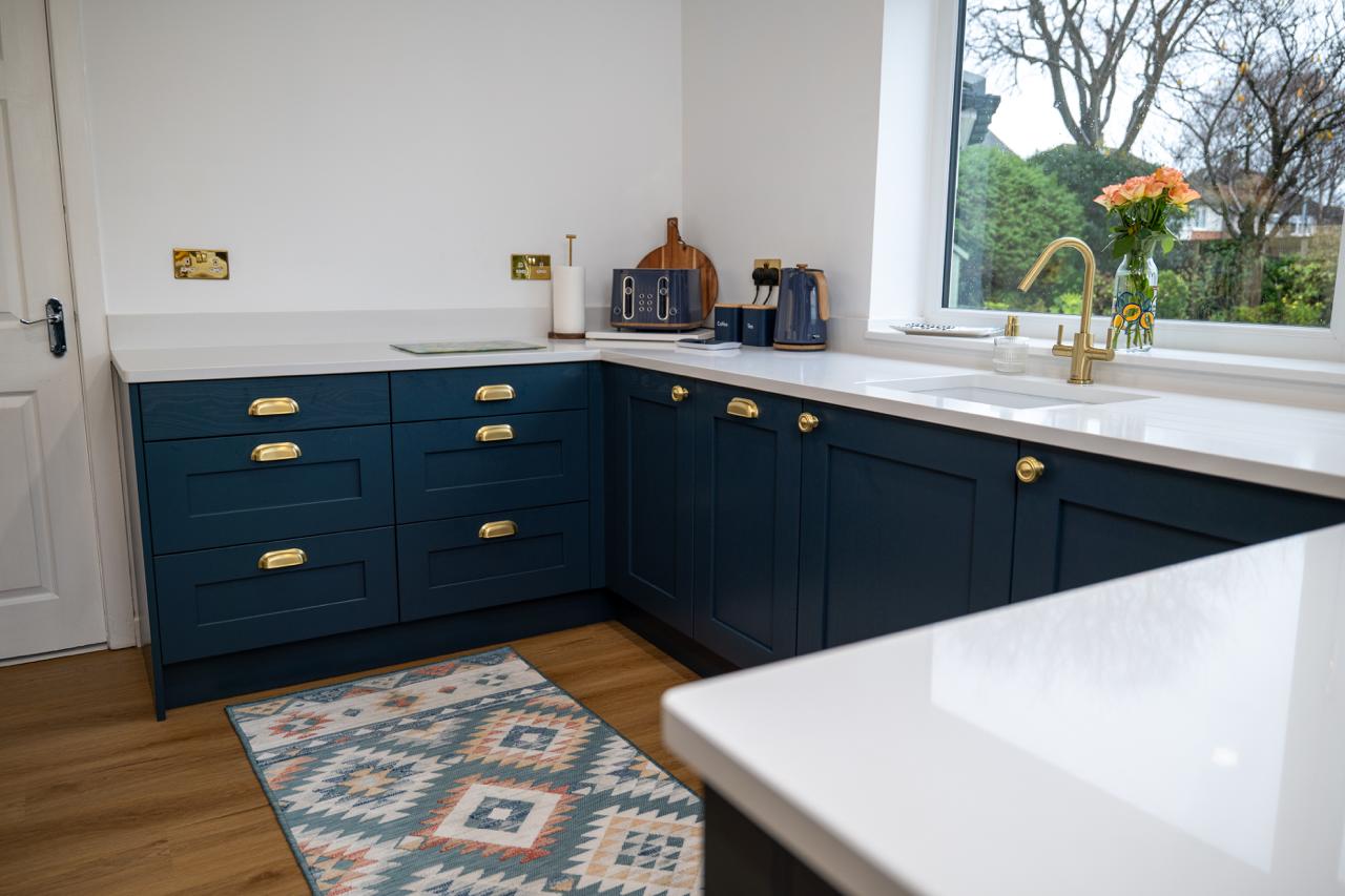 Spacious family kitchen designed by Thomas Howie Kitchens and Bedrooms, photography by Surfr